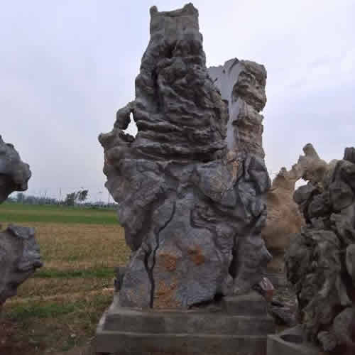 象形安徽园林石批发 009：高4米，宽3.2米，厚1米，4吨，12000元
